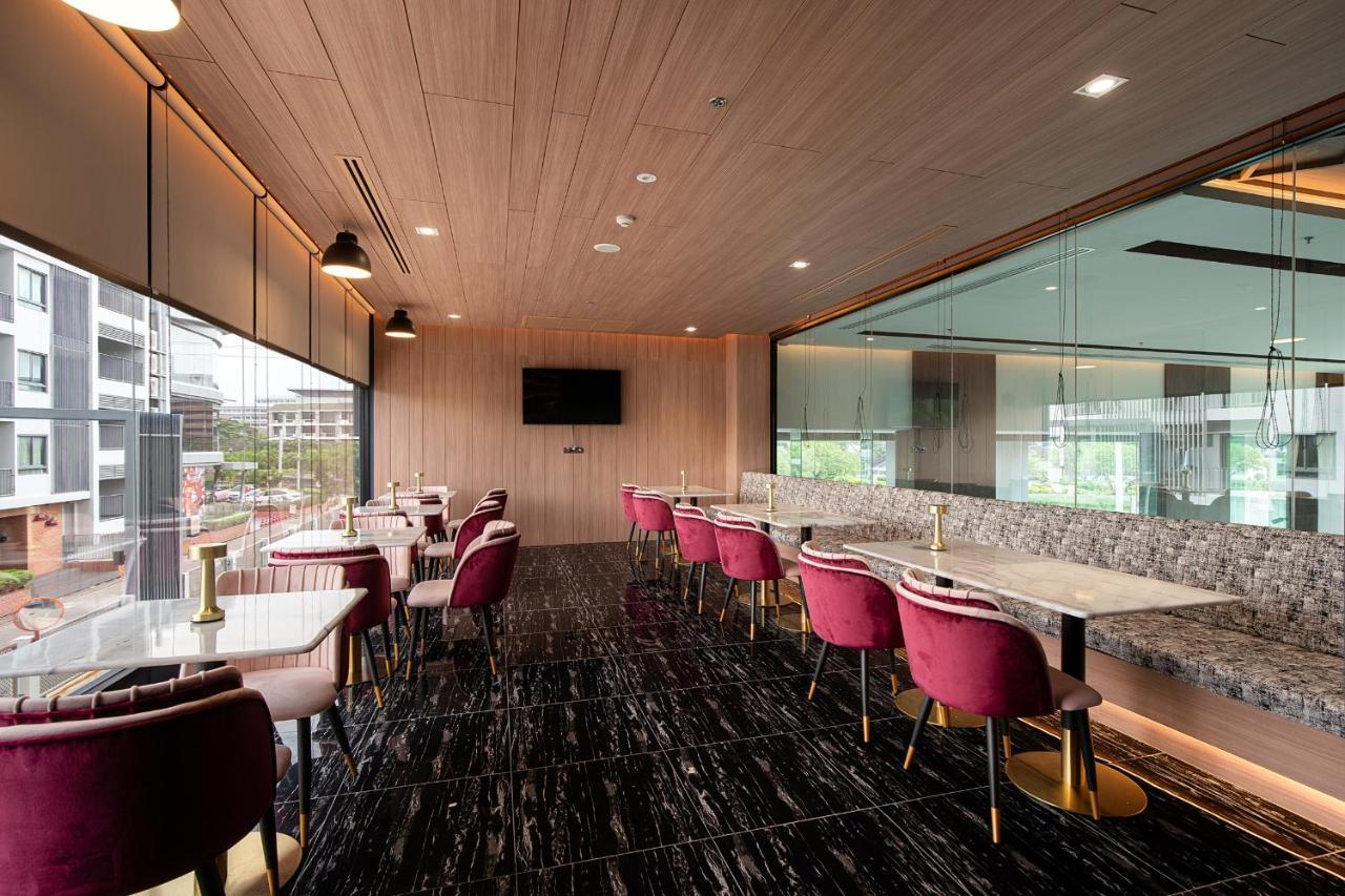 Thaya Hotel Bangkok Ngoại thất bức ảnh