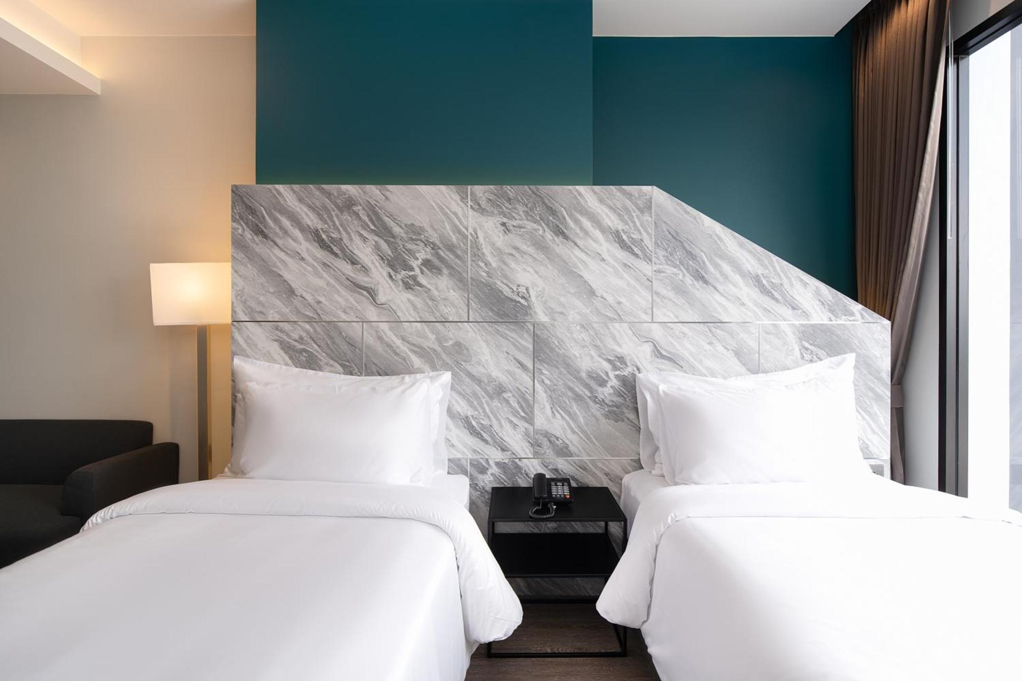 Thaya Hotel Bangkok Ngoại thất bức ảnh