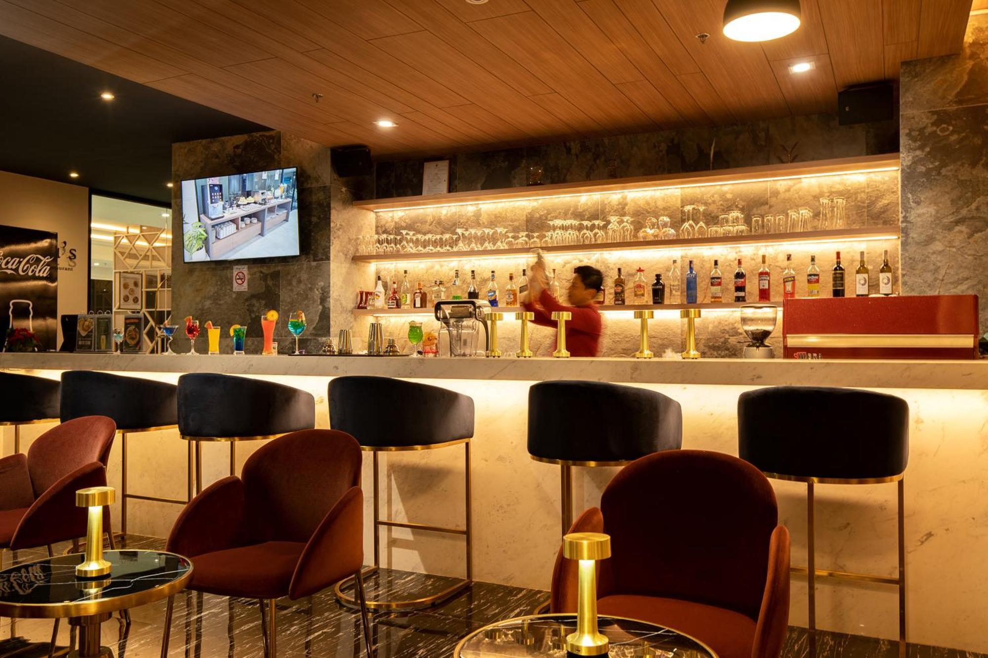 Thaya Hotel Bangkok Ngoại thất bức ảnh