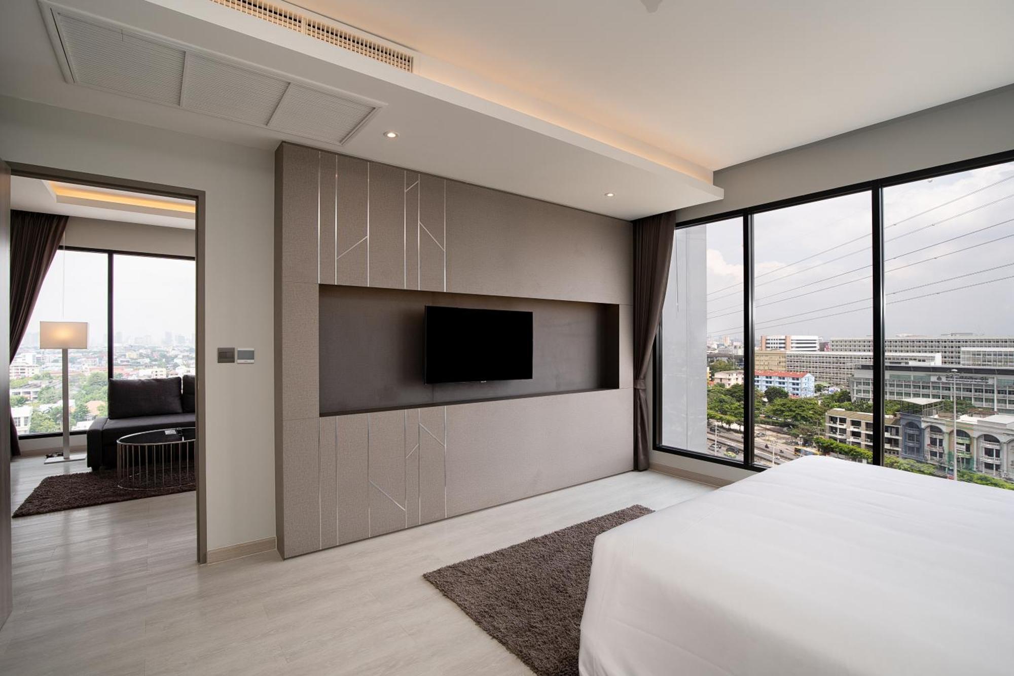 Thaya Hotel Bangkok Ngoại thất bức ảnh